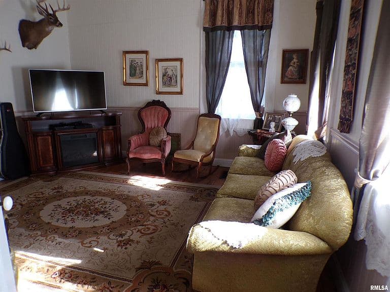 Listing photo 3