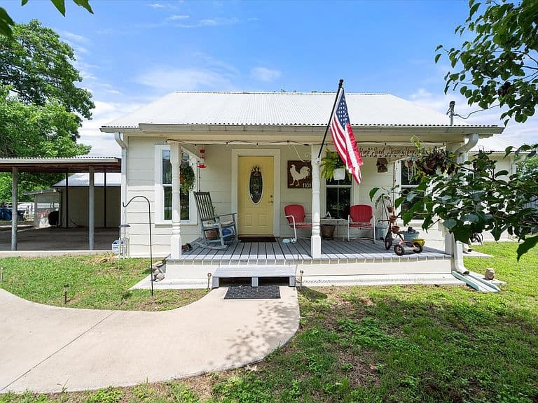Listing photo 3