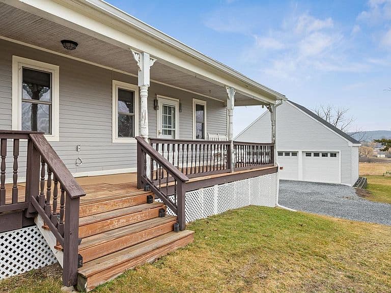 Listing photo 2