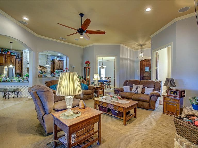 Listing photo 5