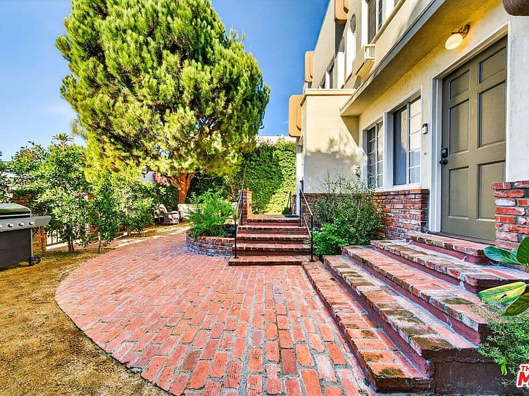 Listing photo 5
