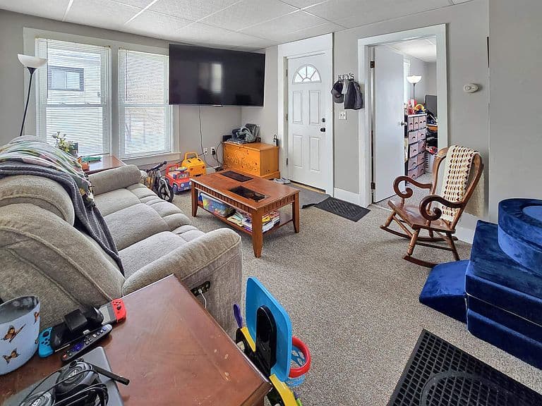 Listing photo 3