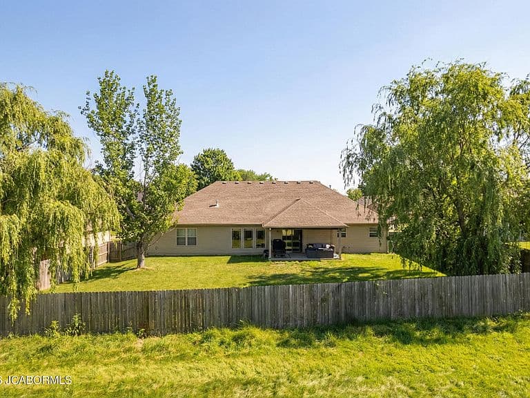 Listing photo 5