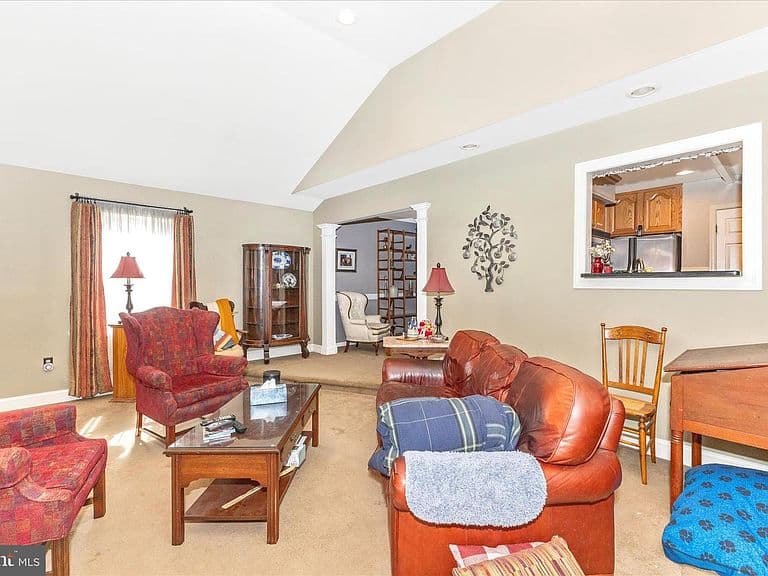 Listing photo 5