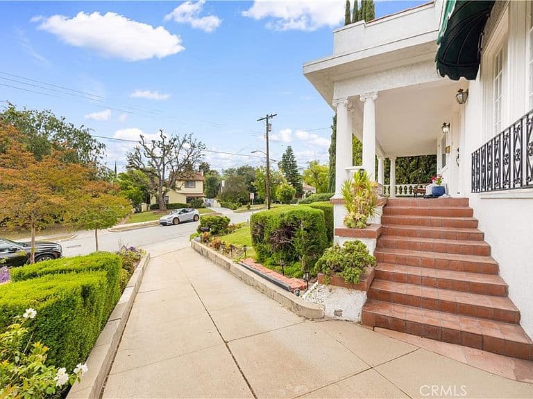 Listing photo 3