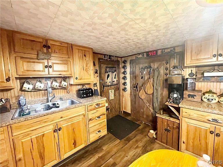 Listing photo 5