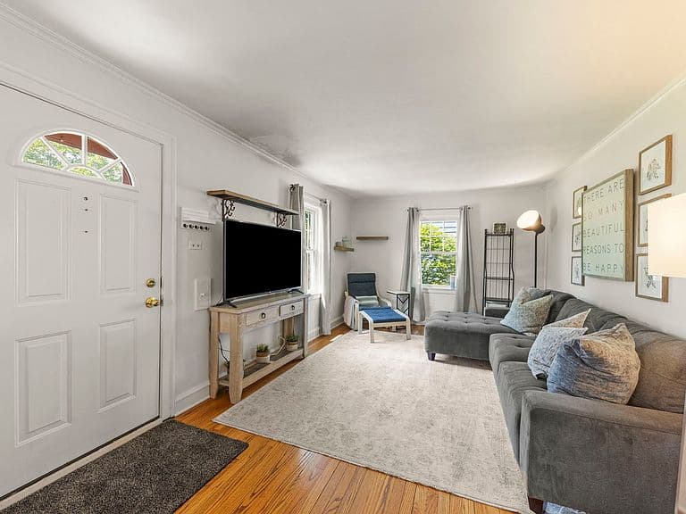Listing photo 3