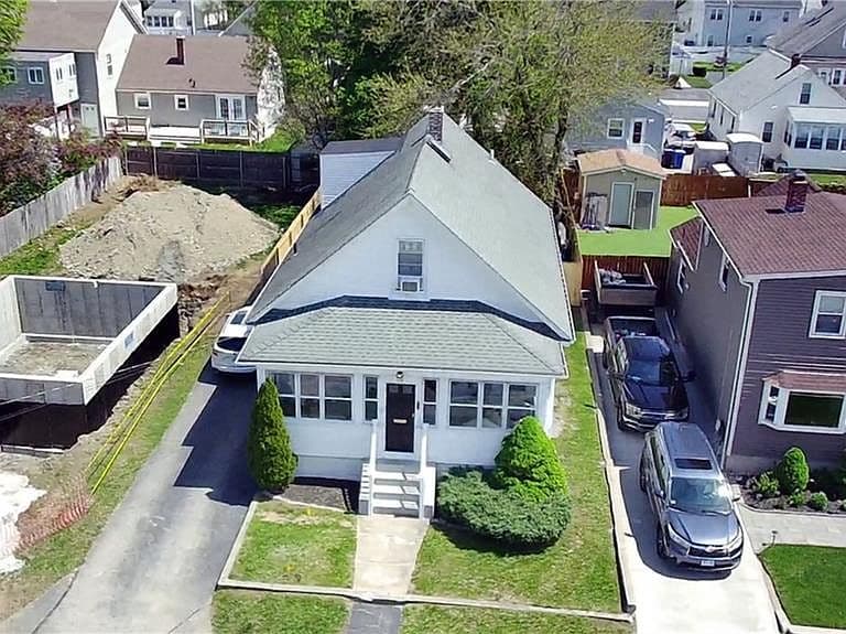 Listing photo 2