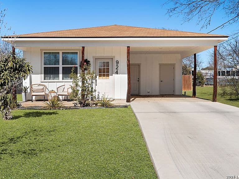 Listing photo 3