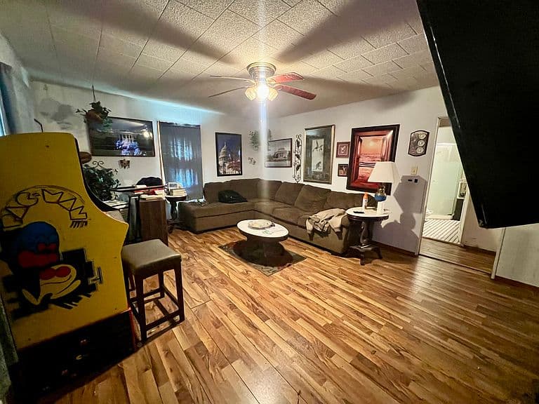 Listing photo 4