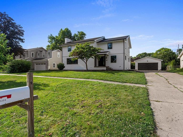 Listing photo 3