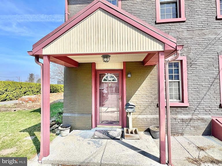 Listing photo 5