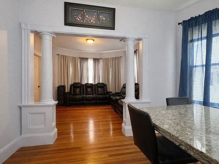Listing photo 4