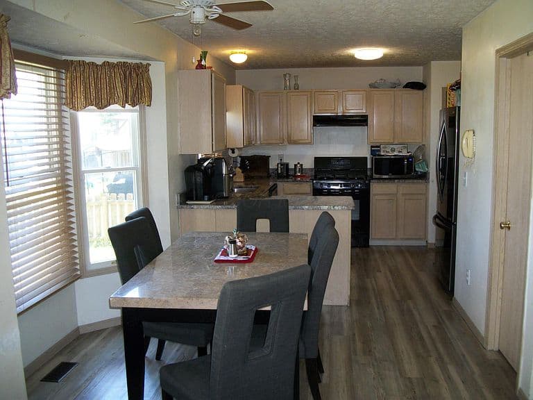 Listing photo 5