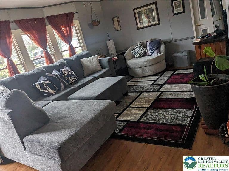 Listing photo 4