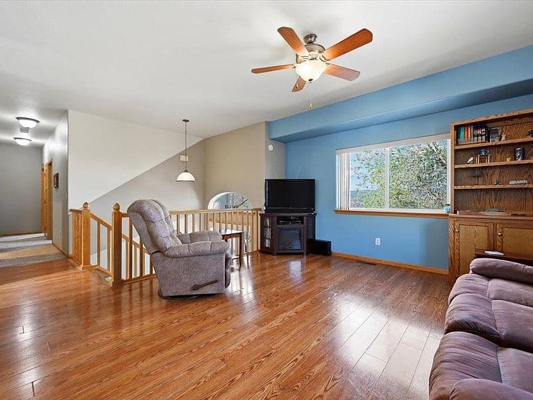 Listing photo 5