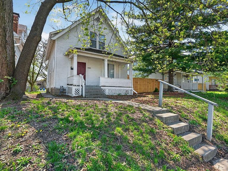 Listing photo 2