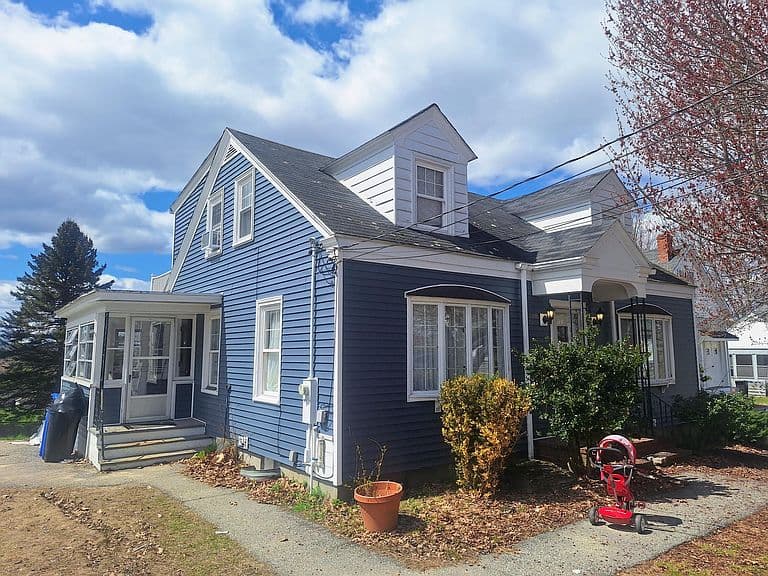 Listing photo 2
