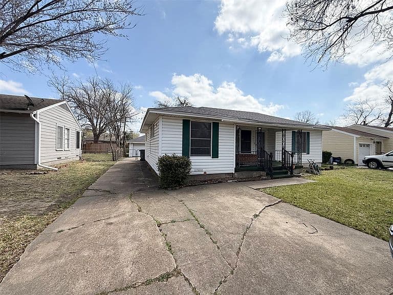 Listing photo 3