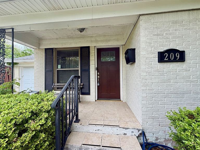 Listing photo 3