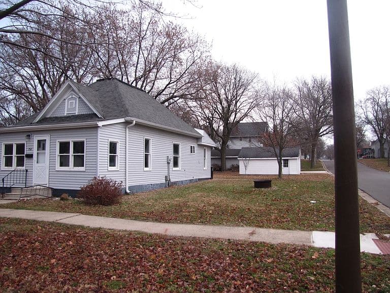 Listing photo 3
