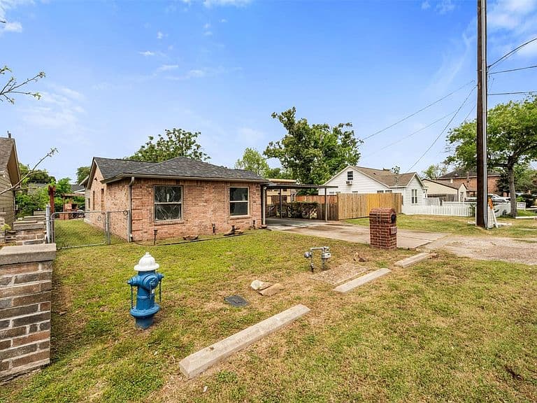 Listing photo 3