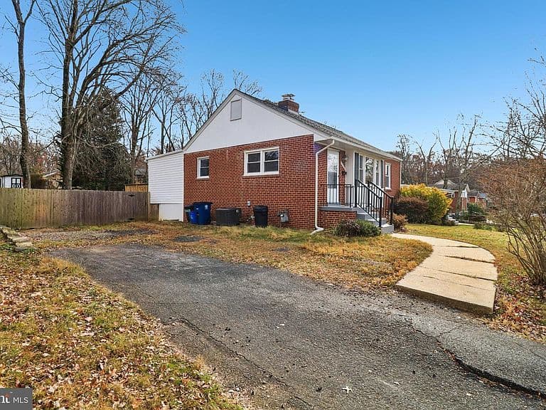 Listing photo 3
