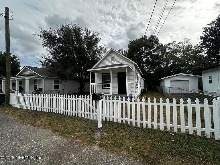 Listing photo 2