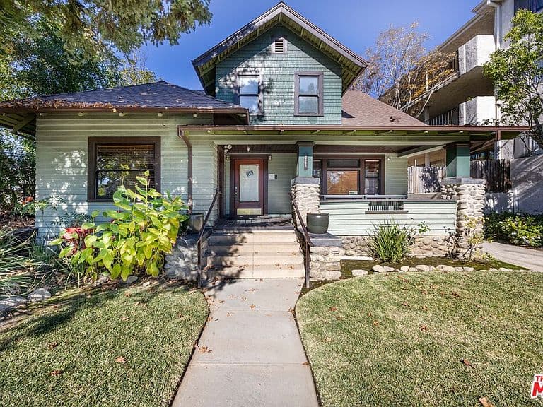 Listing photo 2