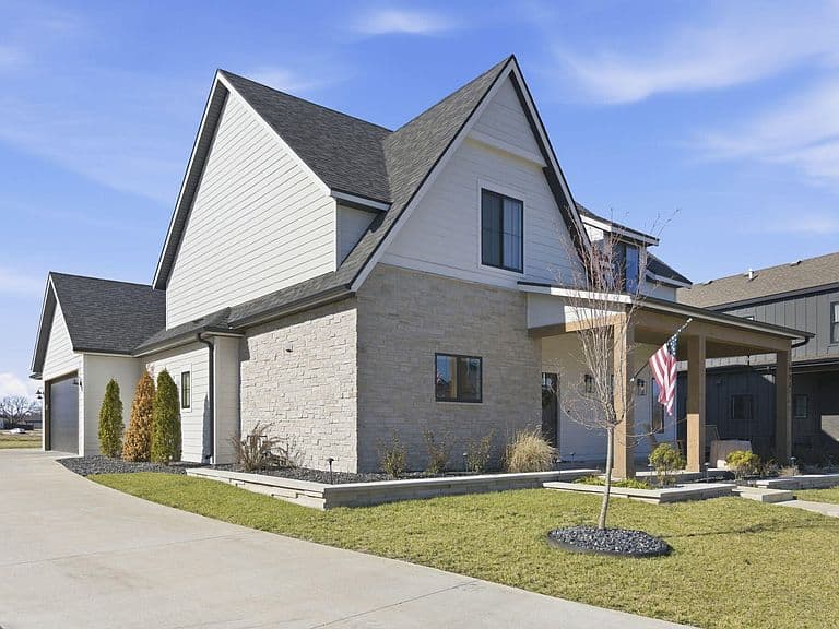 Listing photo 3