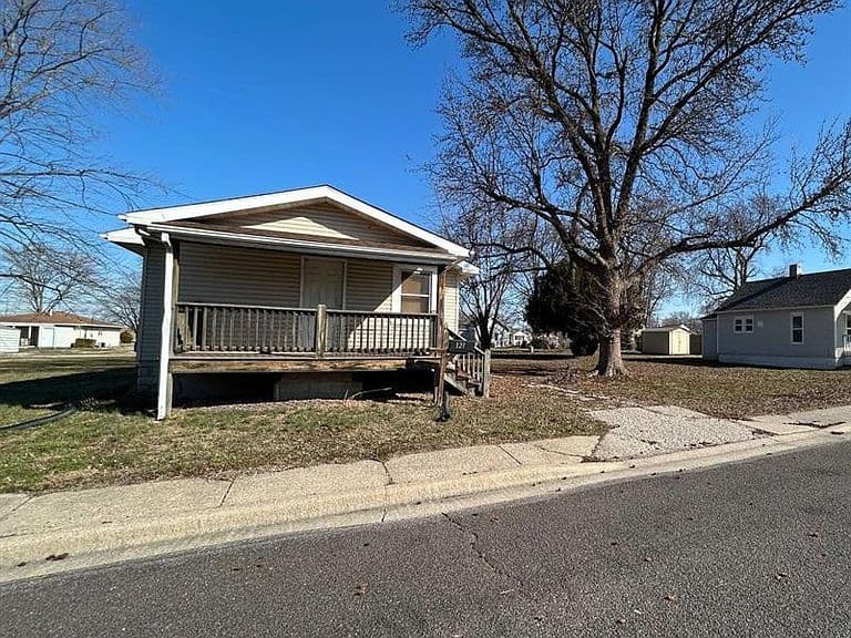 Listing photo 2