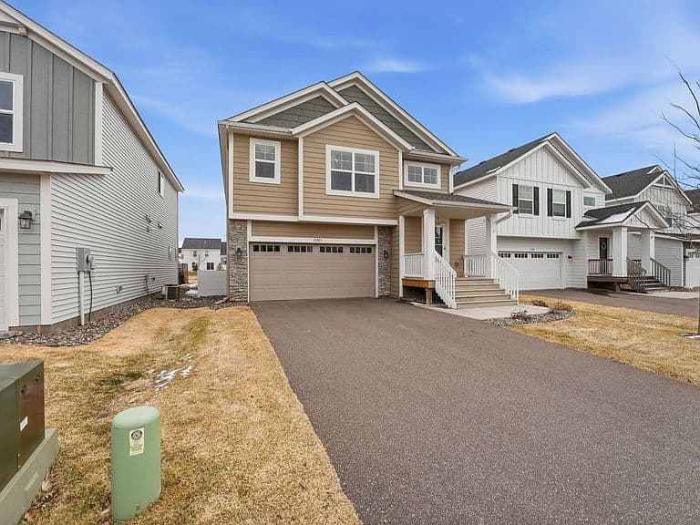 Listing photo 2
