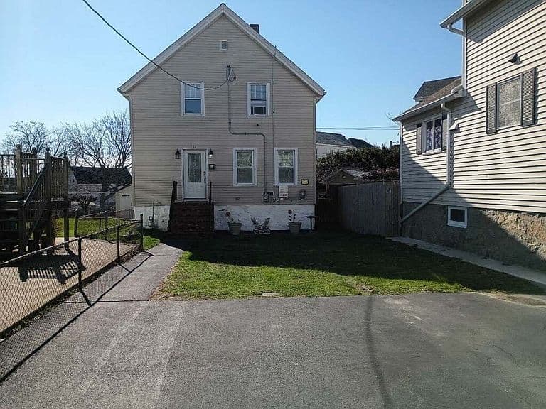 Listing photo 2