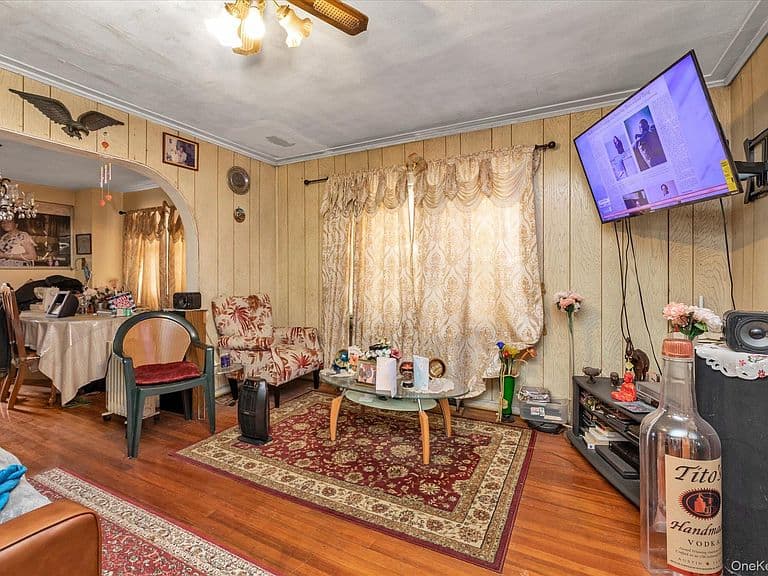 Listing photo 3