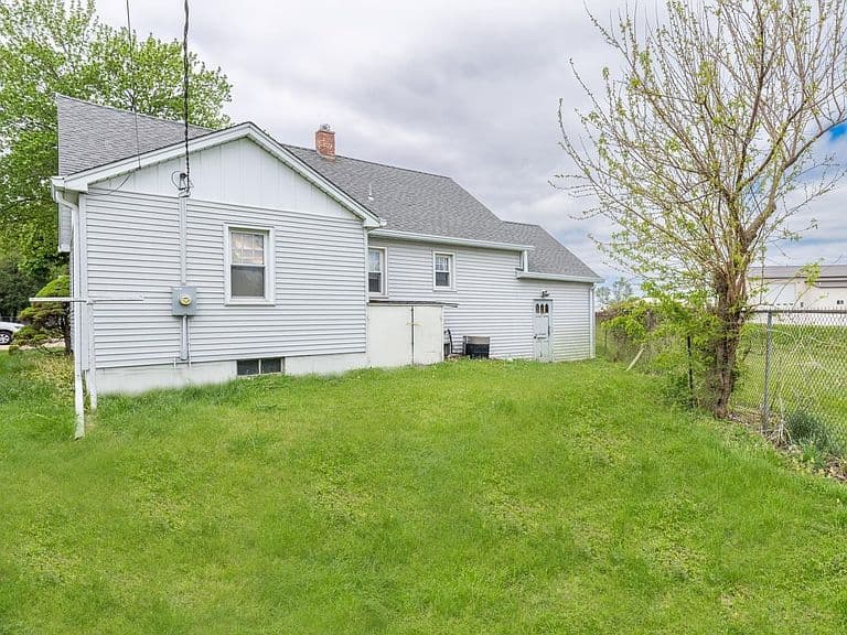 Listing photo 5