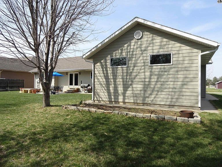 Listing photo 5
