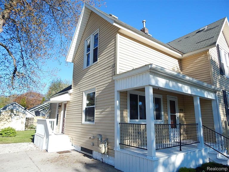 Listing photo 3