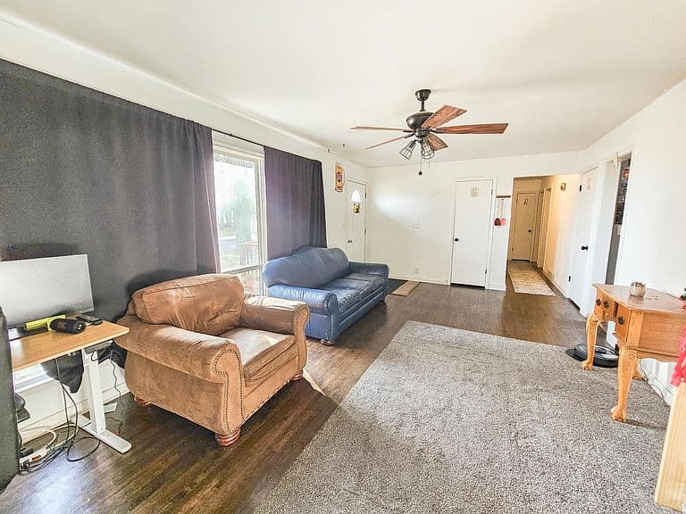 Listing photo 3