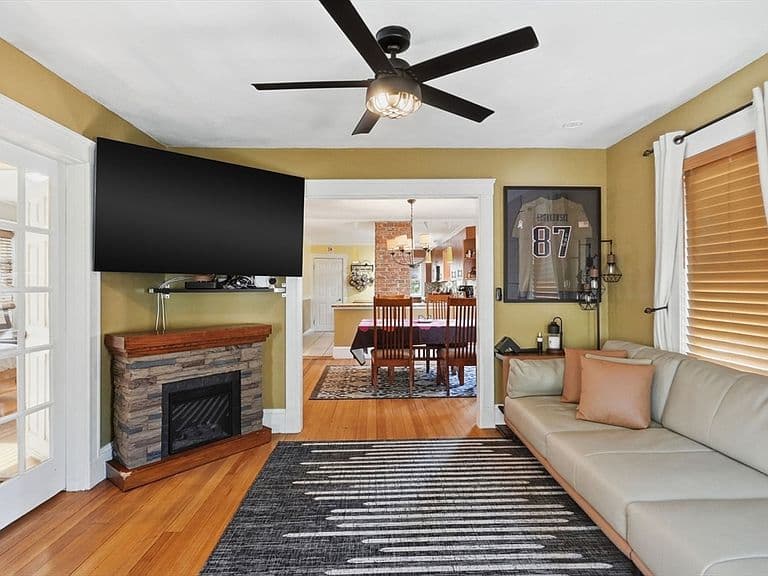 Listing photo 4