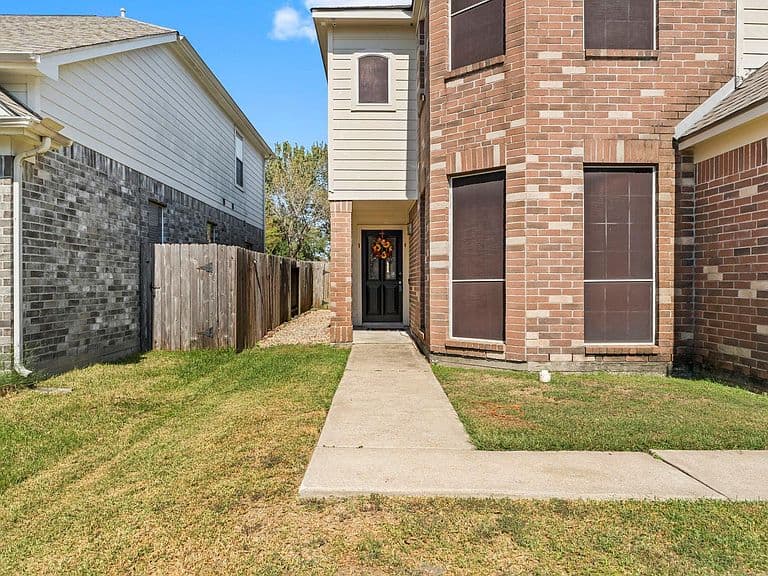 Listing photo 3