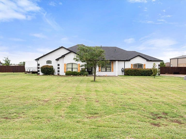 Listing photo 4