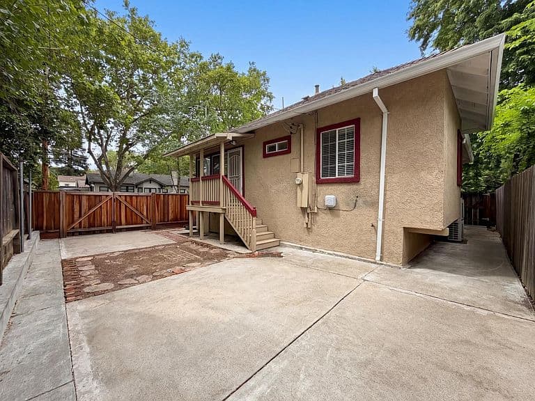 Listing photo 5