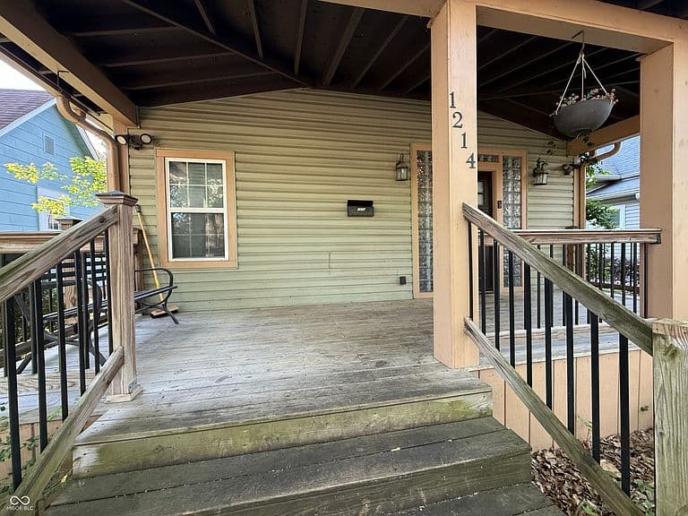 Listing photo 2
