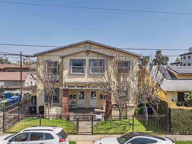 Listing photo 2