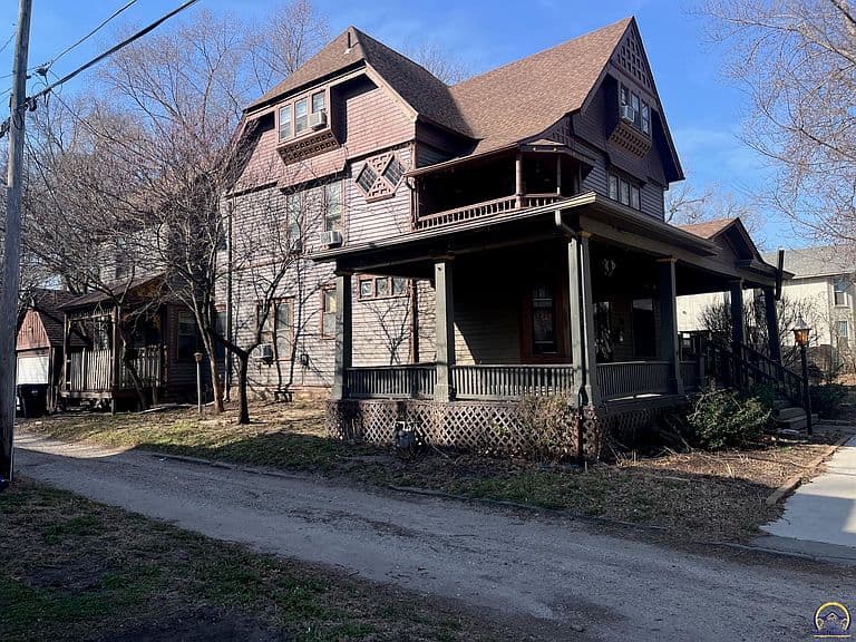 Listing photo 2