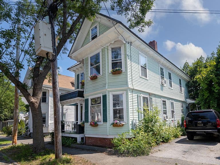 Listing photo 2
