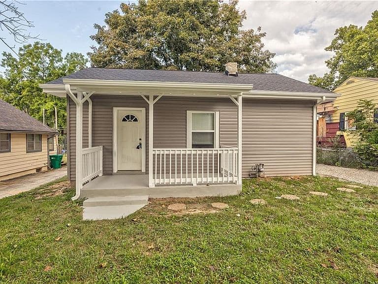 Listing photo 2