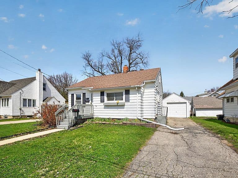 Listing photo 2