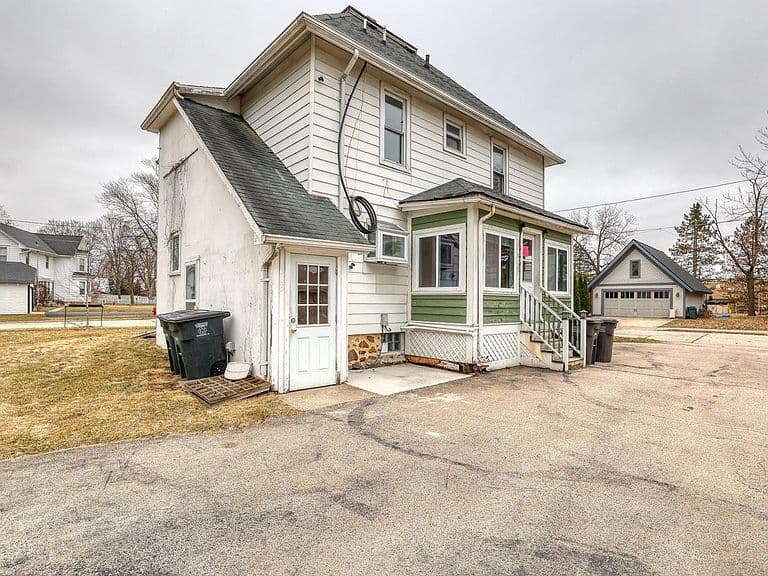 Listing photo 3