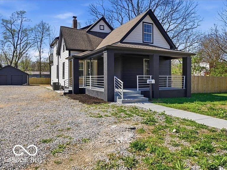 Listing photo 2